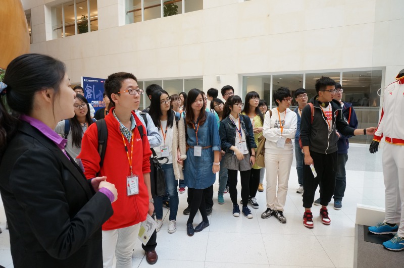 “英才班”学员们参观陶氏化学产品